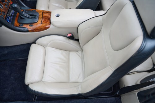 2003 Aston Martin DB7 V12 Vantage Volante Te koop (foto 47 van 141)