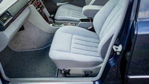 1996 Mercedes-Benz E280 Auto Estate (W124) In vendita (immagine 16 di 124)