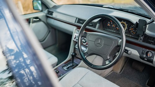 1996 Mercedes-Benz E280 Auto Estate (W124) In vendita (immagine 27 di 124)