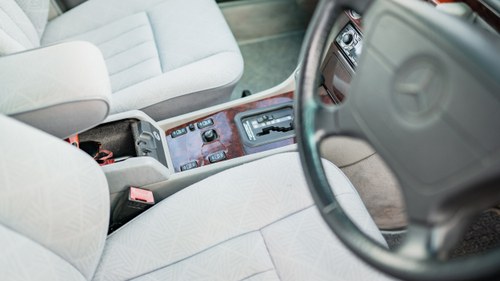 1996 Mercedes-Benz E280 Auto Estate (W124) In vendita (immagine 33 di 124)