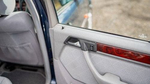 1996 Mercedes-Benz E280 Auto Estate (W124) In vendita (immagine 41 di 124)