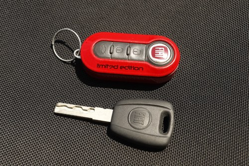 2008 Fiat 500 Ferrari Edition Te koop (foto 146 van 167)