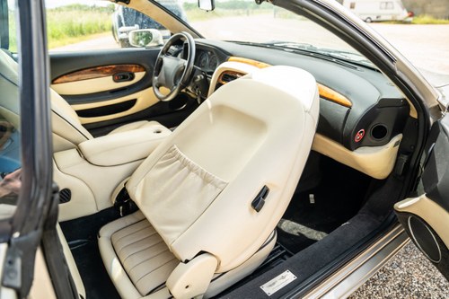 1997 Aston Martin DB7 3.2L Supercharged Volante à vendre (picture 52 of 112)