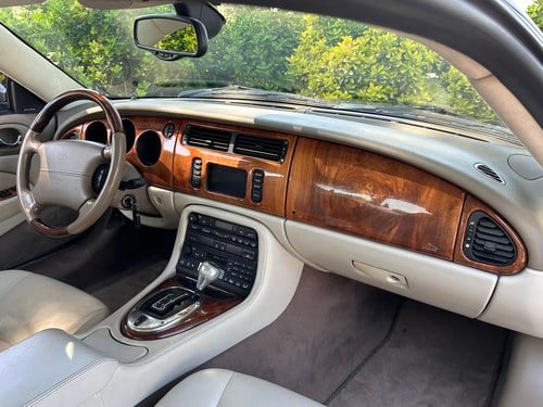 2002 Jaguar XKR 4.2 zum Verkauf (Bild 28 von 83)
