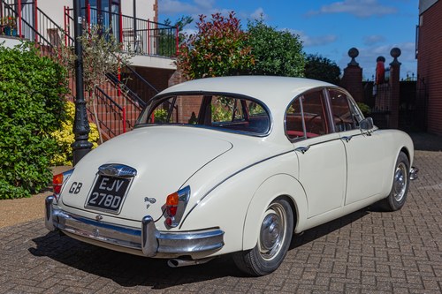 1966 Daimler 2.5 V8 à vendre (picture 6 of 183)
