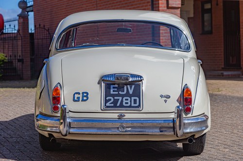 1966 Daimler 2.5 V8 à vendre (picture 7 of 183)