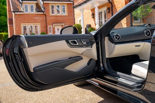 2018 Mercedes-Benz R231 SL63 till salu (bild 44 av 145)