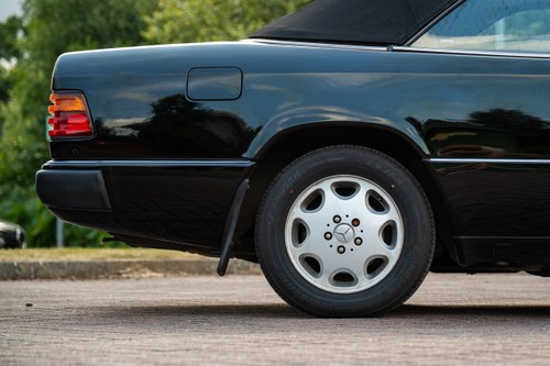 1993 Mercedes-Benz E320 CE Convertible zum Verkauf (Bild 26 von 106)