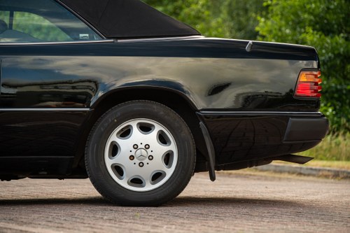 1993 Mercedes-Benz E320 CE Convertible zum Verkauf (Bild 27 von 106)