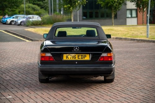 1993 Mercedes-Benz E320 CE Convertible zum Verkauf (Bild 24 von 106)