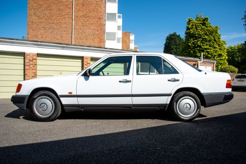 1986 Mercedes-Benz W124 230E à vendre (picture 8 of 224)