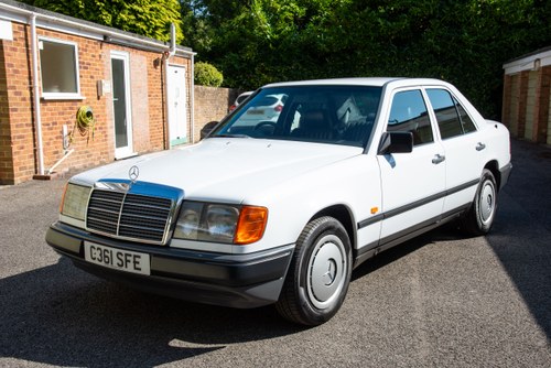 1986 Mercedes-Benz W124 230E à vendre (picture 19 of 224)