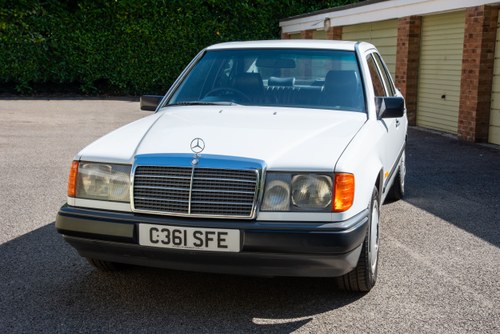 1986 Mercedes-Benz W124 230E à vendre (picture 20 of 224)