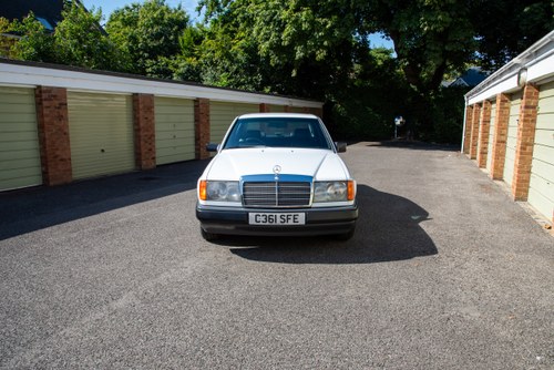 1986 Mercedes-Benz W124 230E à vendre (picture 26 of 224)