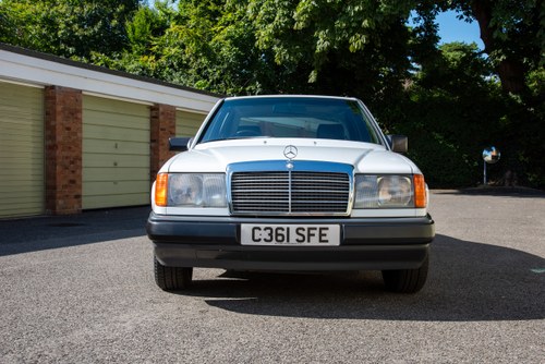 1986 Mercedes-Benz W124 230E à vendre (picture 28 of 224)
