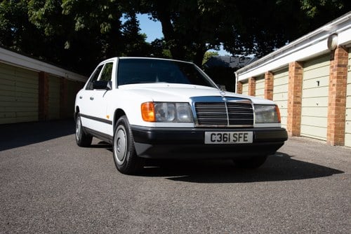 1986 Mercedes-Benz W124 230E à vendre (picture 7 of 224)
