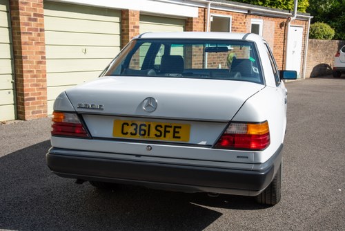 1986 Mercedes-Benz W124 230E à vendre (picture 37 of 224)