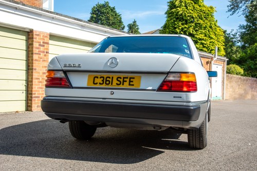 1986 Mercedes-Benz W124 230E à vendre (picture 38 of 224)