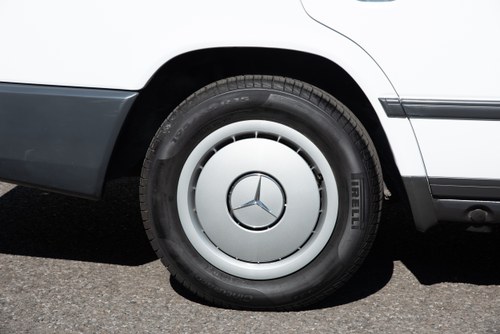 1986 Mercedes-Benz W124 230E à vendre (picture 40 of 224)