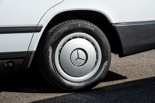 1986 Mercedes-Benz W124 230E à vendre (picture 41 of 224)