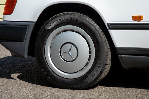 1986 Mercedes-Benz W124 230E à vendre (picture 42 of 224)