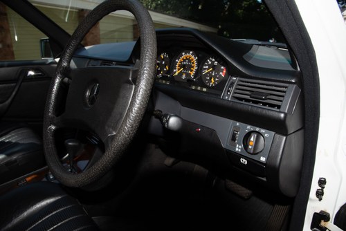 1986 Mercedes-Benz W124 230E à vendre (picture 48 of 224)