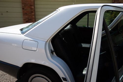 1986 Mercedes-Benz W124 230E à vendre (picture 49 of 224)