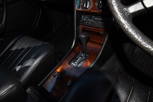 1986 Mercedes-Benz W124 230E à vendre (picture 98 of 224)