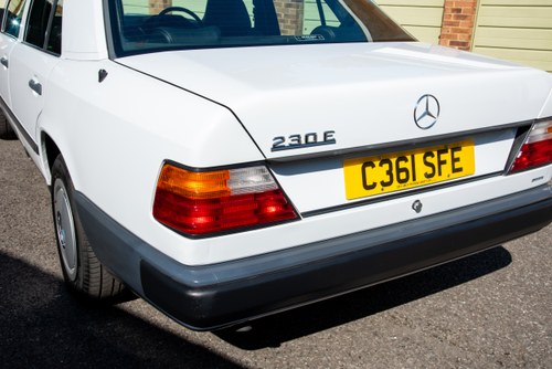 1986 Mercedes-Benz W124 230E à vendre (picture 123 of 224)