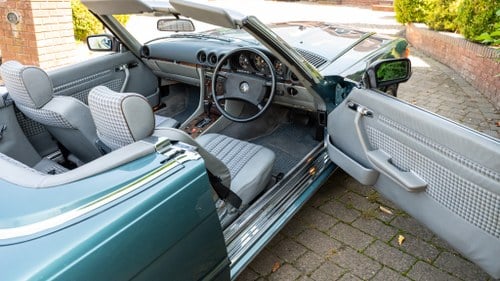 1987 Mercedes-Benz R107 300SL zum Verkauf (Bild 23 von 216)