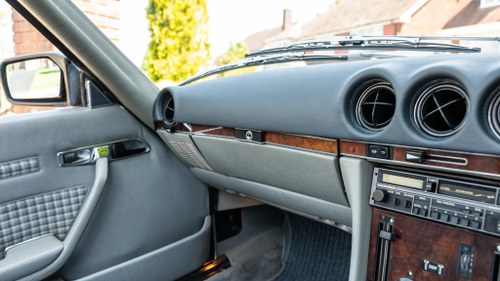1987 Mercedes-Benz R107 300SL zum Verkauf (Bild 41 von 216)