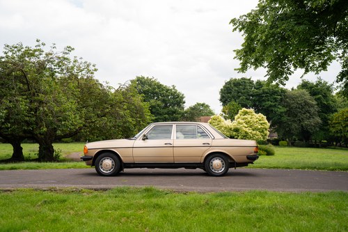 1984 Mercedes 230E W123 In vendita (immagine 7 di 180)