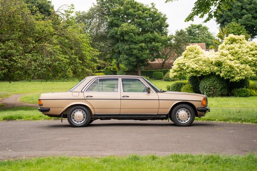 1984 Mercedes 230E W123 In vendita (immagine 17 di 180)