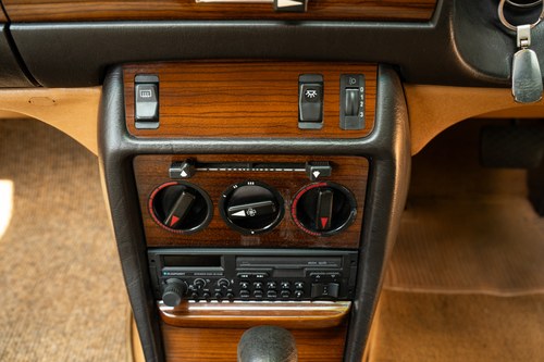 1984 Mercedes 230E W123 In vendita (immagine 27 di 180)