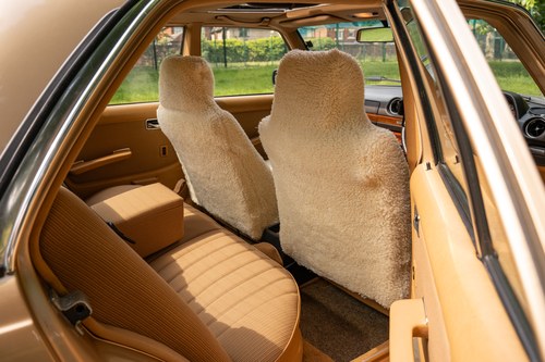 1984 Mercedes 230E W123 In vendita (immagine 45 di 180)