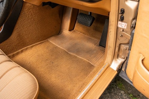 1984 Mercedes 230E W123 In vendita (immagine 66 di 180)