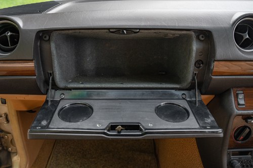 1984 Mercedes 230E W123 In vendita (immagine 76 di 180)