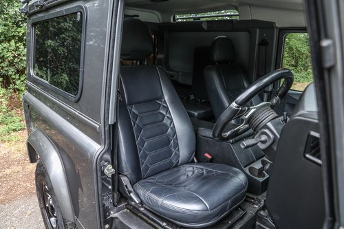 2016 Land Rover Defender 90 In vendita (immagine 17 di 97)