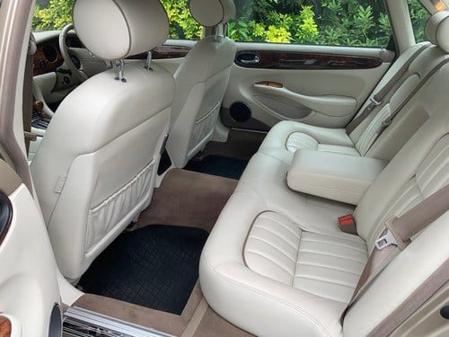 1998 Jaguar X308 XJ8 Sovereign LWB Te koop (foto 34 van 89)