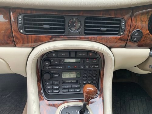 1998 Jaguar X308 XJ8 Sovereign LWB Te koop (foto 31 van 89)