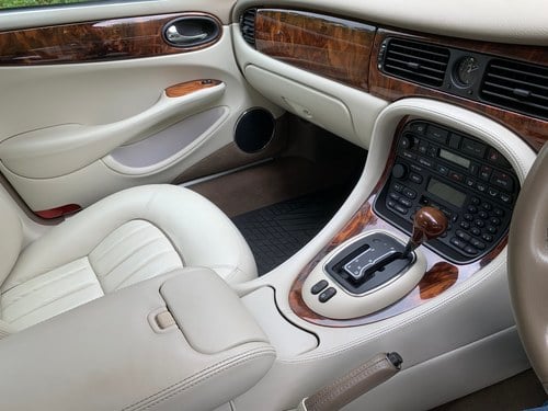 1998 Jaguar X308 XJ8 Sovereign LWB Te koop (foto 23 van 89)