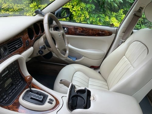 1998 Jaguar X308 XJ8 Sovereign LWB Te koop (foto 25 van 89)