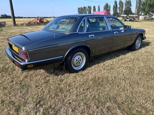 1991 Jaguar XJ6 3.2 Sovereign (XJ40) For Sale (picture 2 of 119)