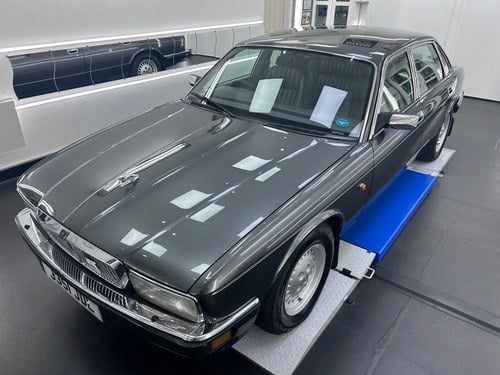 1991 Jaguar XJ6 3.2 Sovereign (XJ40) For Sale (picture 9 of 119)