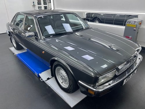 1991 Jaguar XJ6 3.2 Sovereign (XJ40) For Sale (picture 11 of 119)