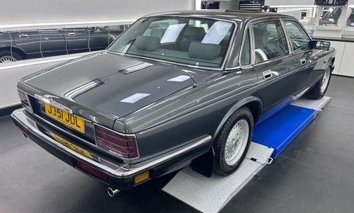 1991 Jaguar XJ6 3.2 Sovereign (XJ40) For Sale (picture 12 of 119)