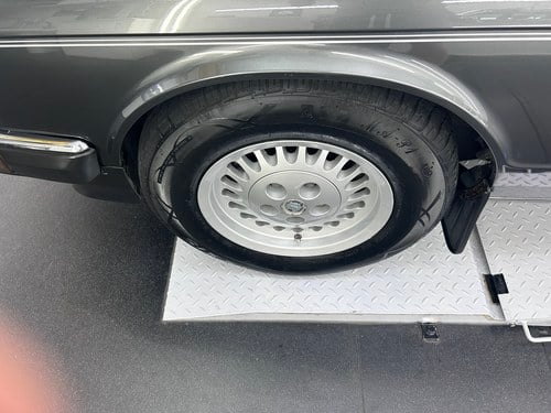 1991 Jaguar XJ6 3.2 Sovereign (XJ40) For Sale (picture 17 of 119)