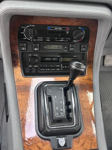 1991 Jaguar XJ6 3.2 Sovereign (XJ40) For Sale (picture 26 of 119)