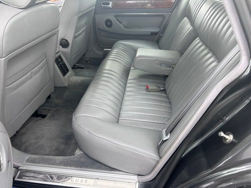 1991 Jaguar XJ6 3.2 Sovereign (XJ40) For Sale (picture 32 of 119)