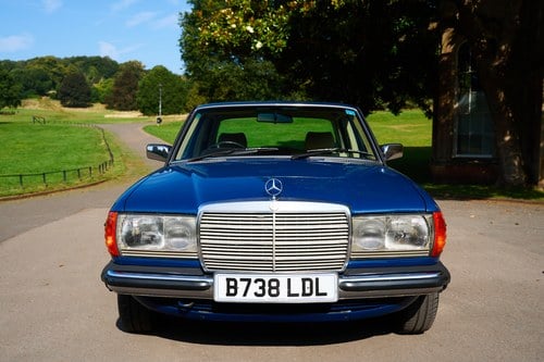 1985 Mercedes-Benz W123 200 For Sale (picture 11 of 208)